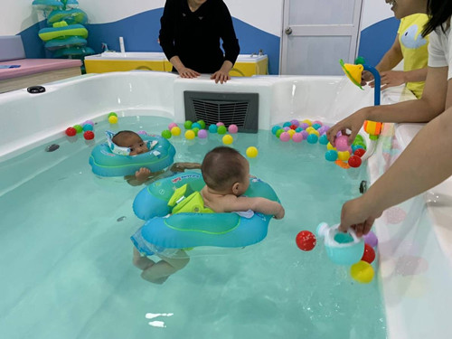 鯨魚(yú)堡嬰兒游泳套餐