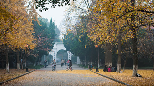 吐槽大學生活的段子 大學生活讓人失望了