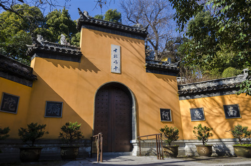 古雞鳴寺營業(yè)時間 古雞鳴寺介紹