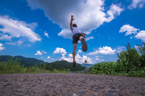 上海國際馬拉松賽沖刺白金標(biāo) 上馬賽花落誰家