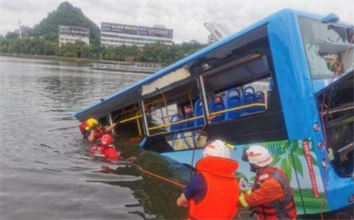 貴州公交車墜湖怎么回事 公交車墜湖真相曝光