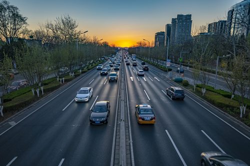 深圳交警警告 恢復(fù)限行當(dāng)日超2萬(wàn)輛車(chē)沖禁